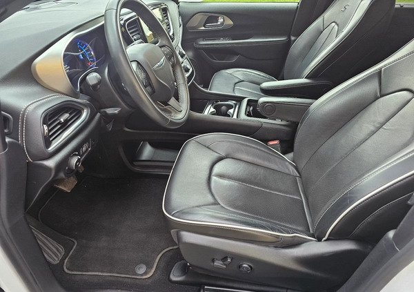 Chrysler Pacifica cena 231117 przebieg: 34463, rok produkcji 2021 z Szubin małe 742